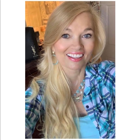 Meet your Posher, 🦋 - Picture 2 of 3